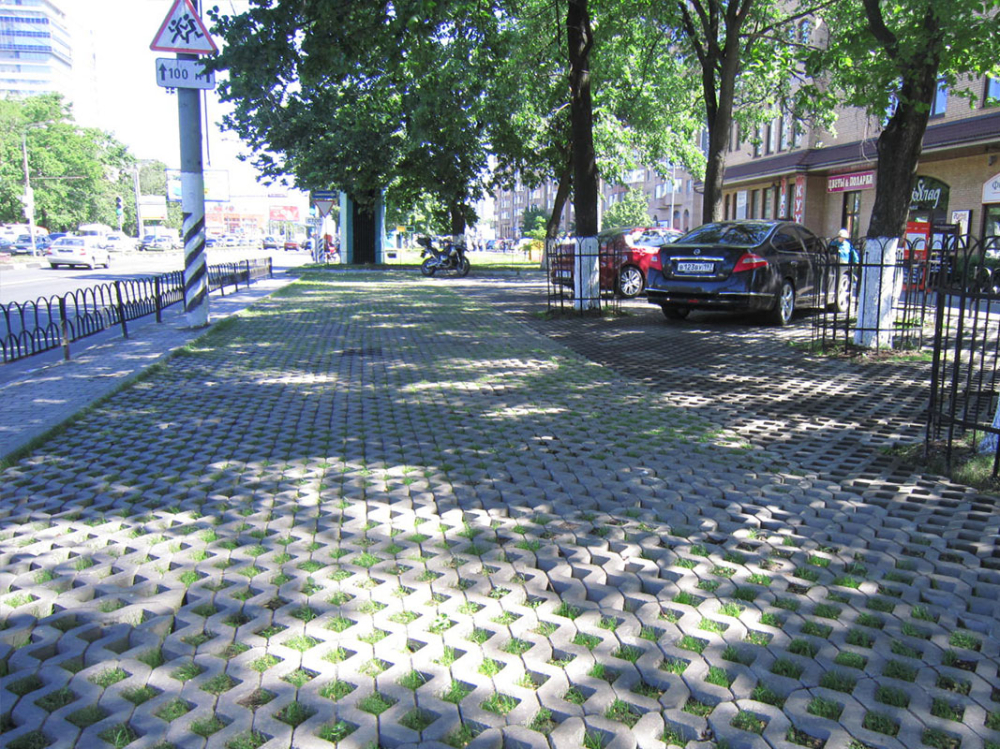 Тротуарная плитка Газонный камень 1РД10 Нобетек Красно-коричневый полный прокрас на сером цементе купить в "Строй-Ресурсе"