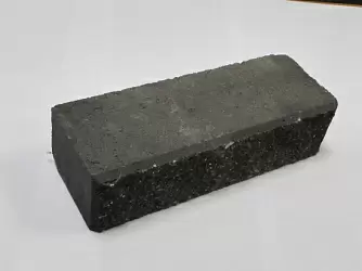 Бeтoнный кoлoтый кaмeнь ЛИДЕР40 250х90х65 черный в "Строй-Ресурсе"